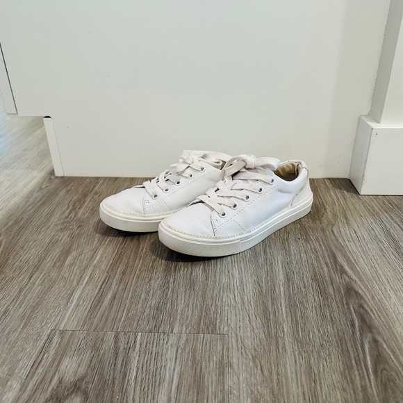TOMS Women’s size 7 White Leather Lace Up Sneakers - Picture 8 of 9